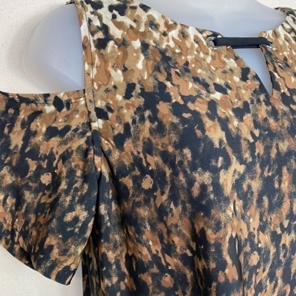 Rafaella | Cold Shoulder Top - Picture 2 of 4